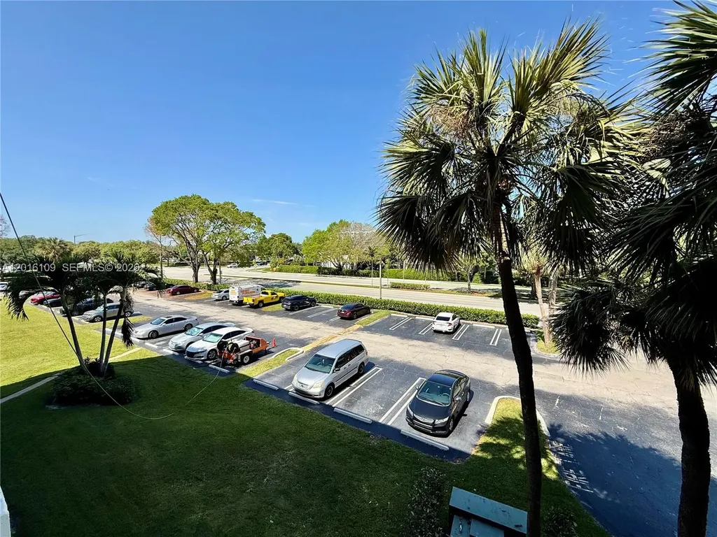 1075 Riverside Drive Coral Springs FL 33071