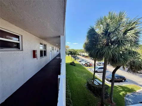 1075 Riverside Drive Coral Springs FL 33071