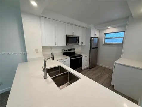1075 Riverside Drive Coral Springs FL 33071