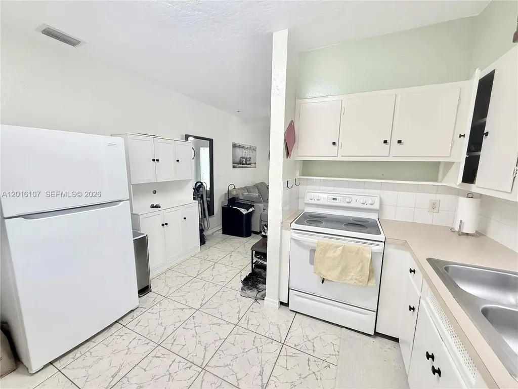 825 S 20th Avenue Hollywood FL 33020