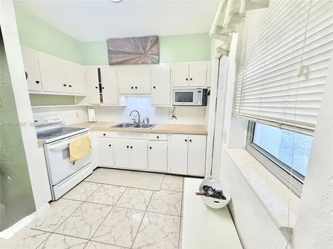 825 S 20th Avenue Hollywood FL 33020