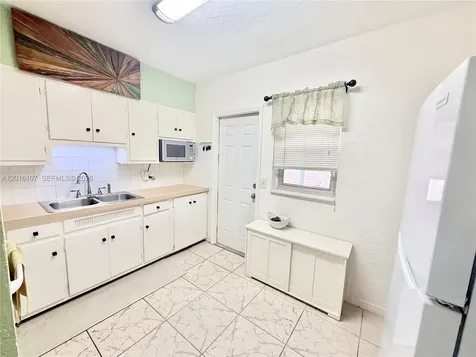 825 S 20th Avenue Hollywood FL 33020