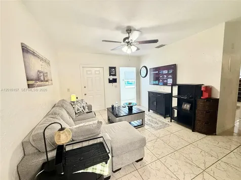 825 S 20th Avenue Hollywood FL 33020