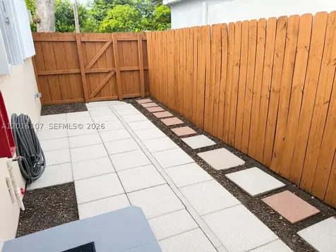 825 S 20th Avenue Hollywood FL 33020