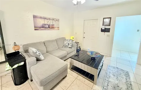 825 S 20th Avenue Hollywood FL 33020