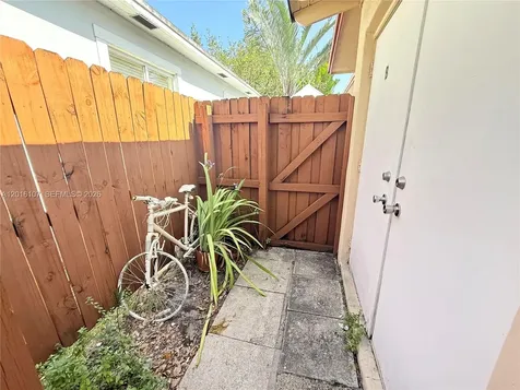 825 S 20th Avenue Hollywood FL 33020