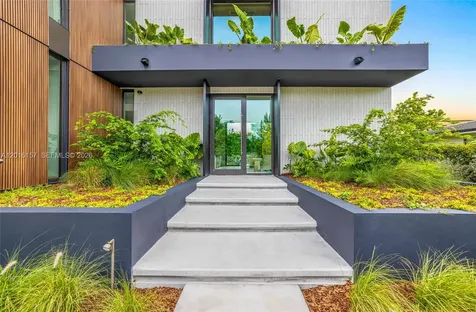 4550 N Jefferson Avenue Miami Beach FL 33140