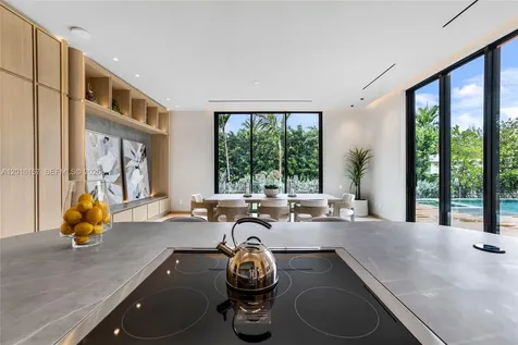 4550 N Jefferson Avenue Miami Beach FL 33140