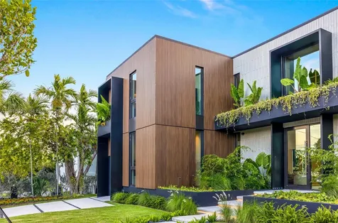 4550 N Jefferson Avenue Miami Beach FL 33140