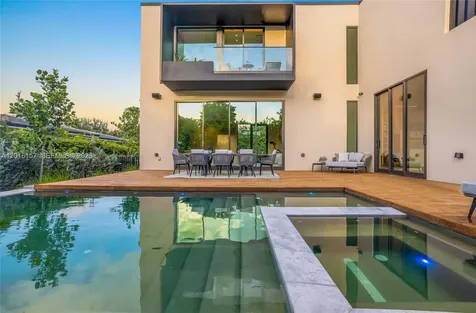 4550 N Jefferson Avenue Miami Beach FL 33140