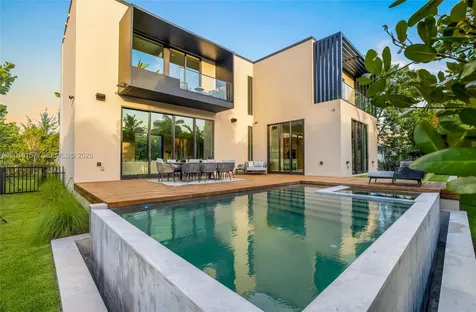 4550 N Jefferson Avenue Miami Beach FL 33140
