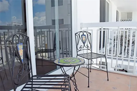 401 Ocean Drive Miami Beach FL 33139