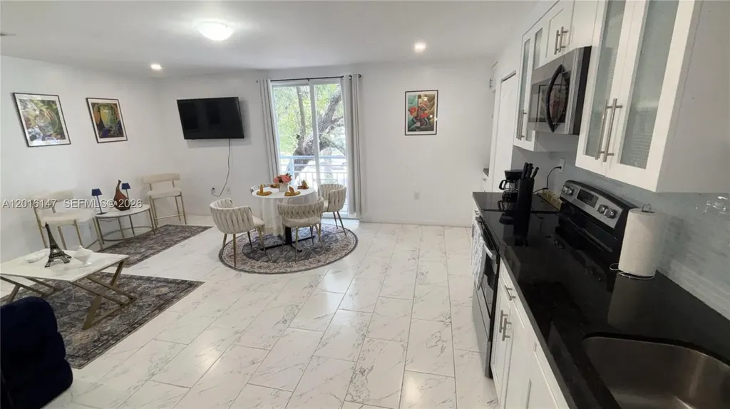 3872 Grand Avenue Miami FL 33133
