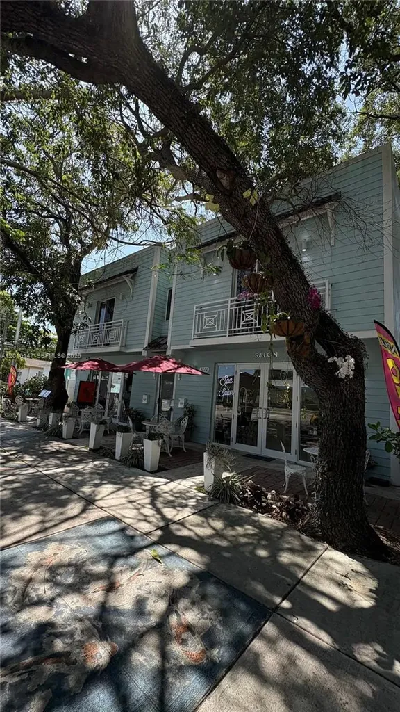 3872 Grand Avenue Miami FL 33133