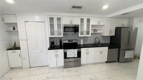 3872 Grand Avenue Miami FL 33133