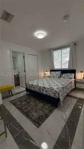 3872 Grand Avenue Miami FL 33133