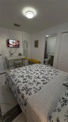3872 Grand Avenue Miami FL 33133