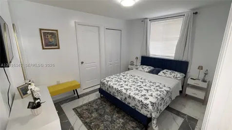 3872 Grand Avenue Miami FL 33133