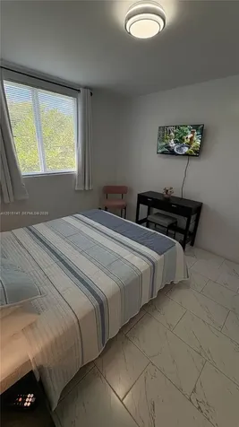 3872 Grand Avenue Miami FL 33133