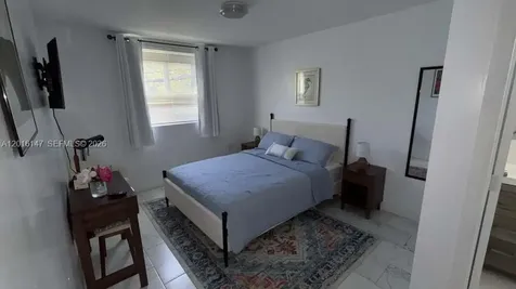3872 Grand Avenue Miami FL 33133