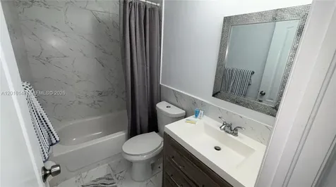 3872 Grand Avenue Miami FL 33133