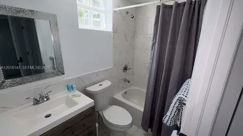 3872 Grand Avenue Miami FL 33133