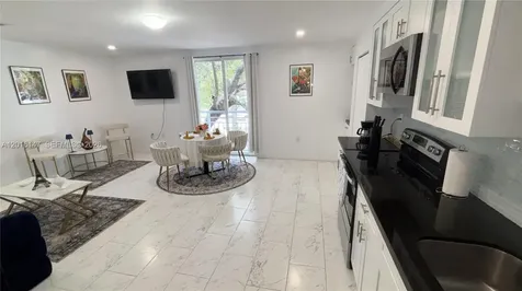 3872 Grand Avenue Miami FL 33133