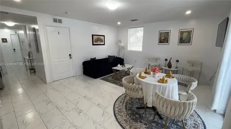 3872 Grand Avenue Miami FL 33133