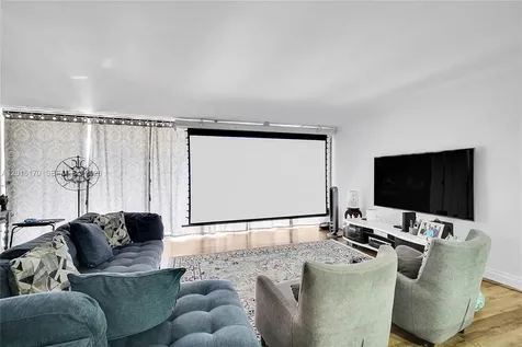 11113 Biscayne Boulevard Miami FL 33181