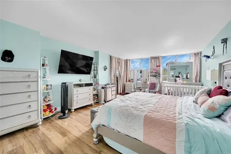 11113 Biscayne Boulevard Miami FL 33181