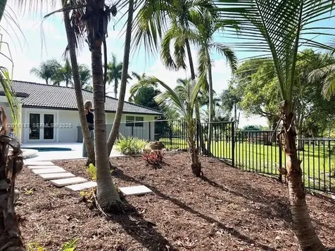 11700 NW 14th Street Plantation FL 33323