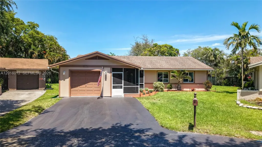 2176 Nova Village Drive Davie FL 33317