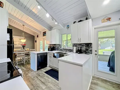 2176 Nova Village Drive Davie FL 33317