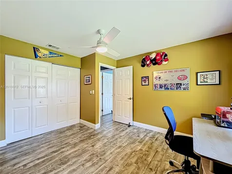 2176 Nova Village Drive Davie FL 33317