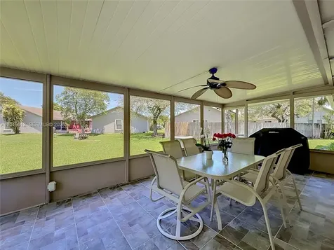 2176 Nova Village Drive Davie FL 33317