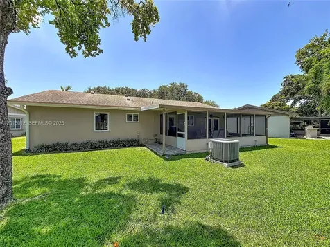 2176 Nova Village Drive Davie FL 33317