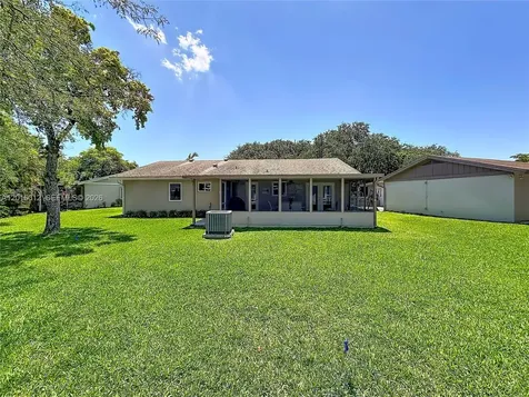 2176 Nova Village Drive Davie FL 33317