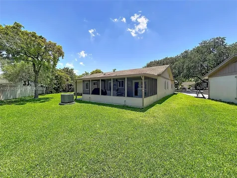 2176 Nova Village Drive Davie FL 33317