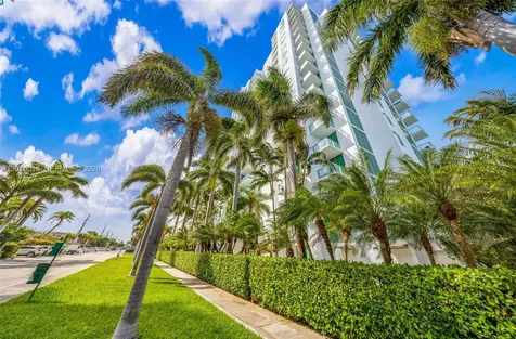 7928 East Drive North Bay Village FL 33141