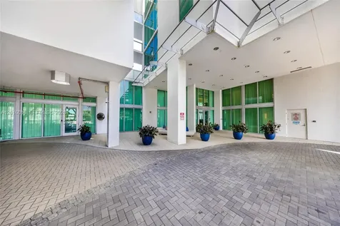 7928 East Drive North Bay Village FL 33141