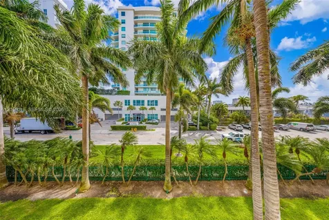 7928 East Drive North Bay Village FL 33141