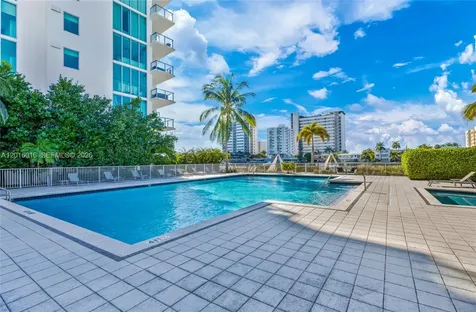 7928 East Drive North Bay Village FL 33141
