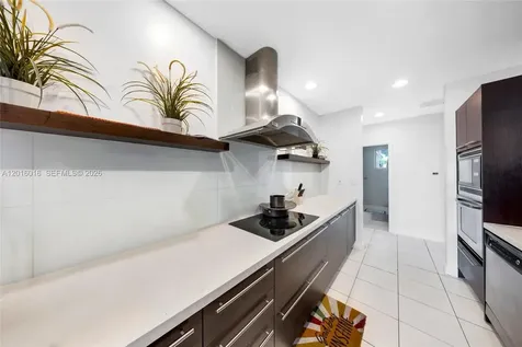 7928 East Drive North Bay Village FL 33141