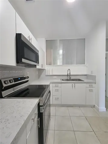 17720 NW 73 Hialeah FL 33015