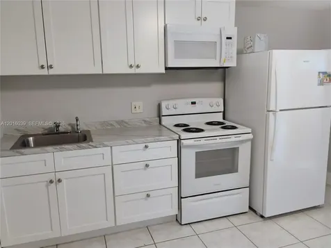 242 SE Park Street Dania Beach FL 33004