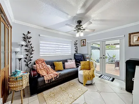 1652 W 42nd Place Hialeah FL 33012