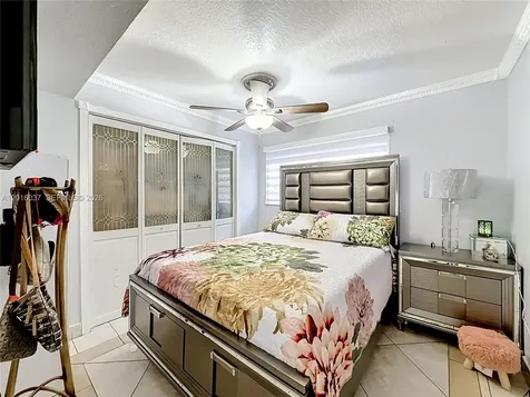 1652 W 42nd Place Hialeah FL 33012
