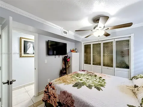 1652 W 42nd Place Hialeah FL 33012