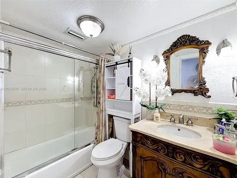 1652 W 42nd Place Hialeah FL 33012