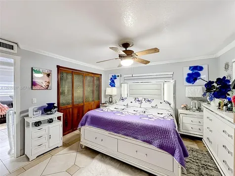 1652 W 42nd Place Hialeah FL 33012